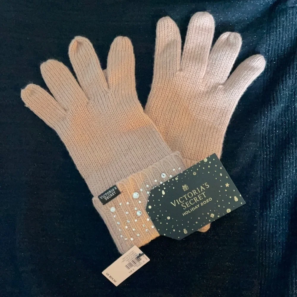 🤗NWT  Victoria’s Secret sparkle gloves size OS
